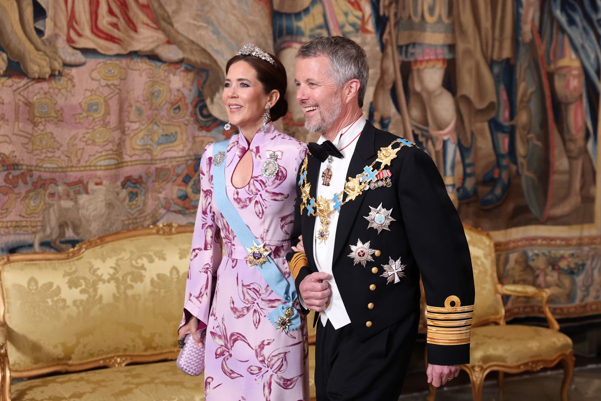 She wore a Bottega Veneta clutch purse that's a beloved item by royals