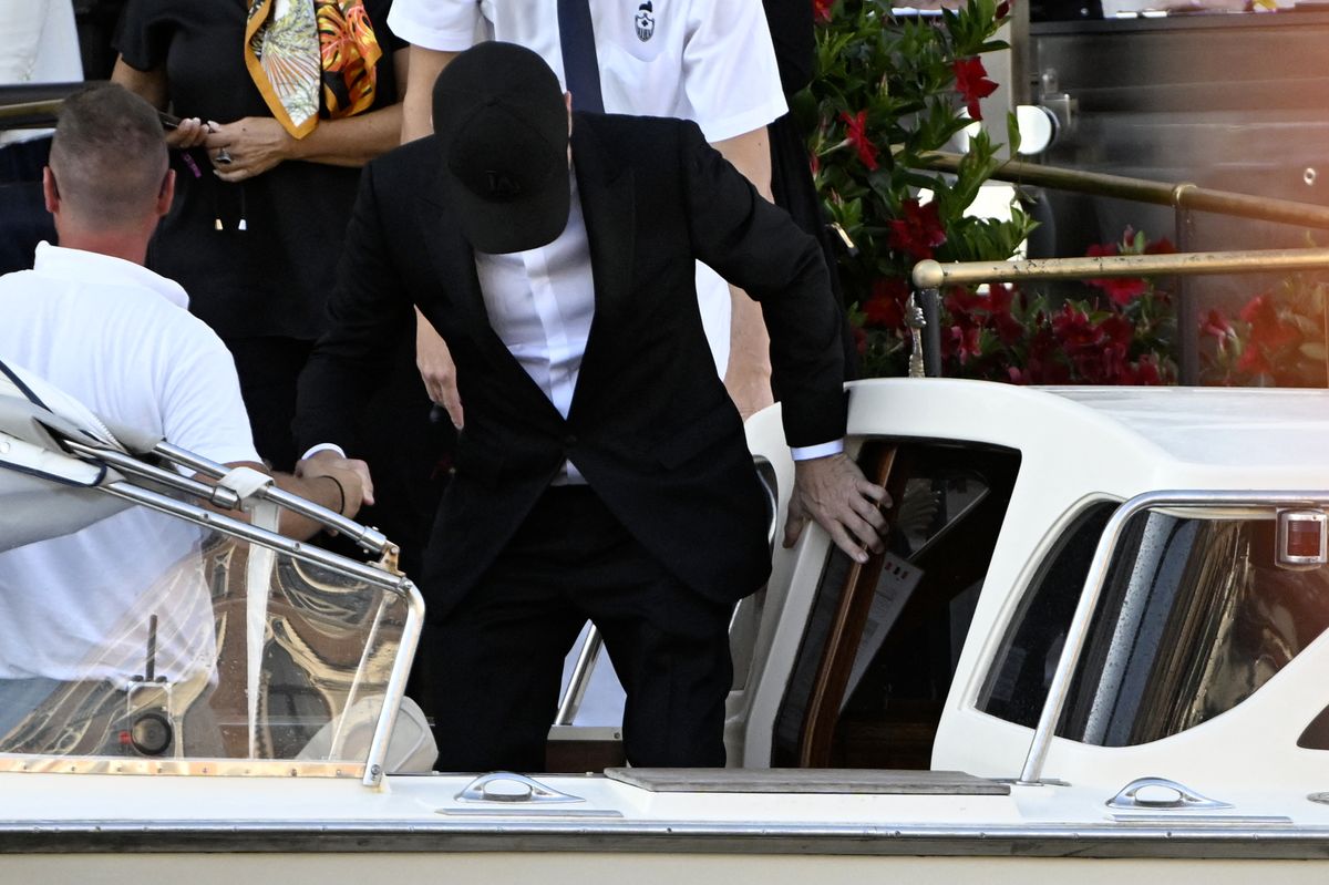 Leonardo Dicaprio on the wedding day of Jeff Bezos with Lauren Sanchez