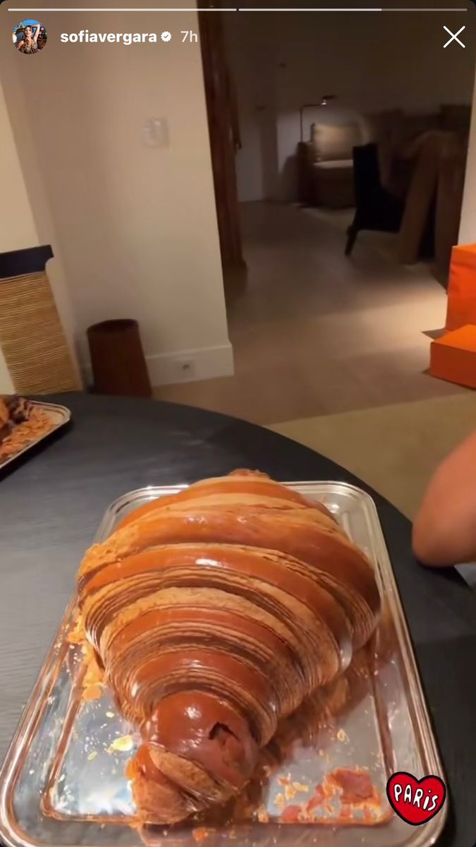 The oversized pastry nearly filled a silver tray, giving Vergara a delicious break between her Paris Fashion Week outings.