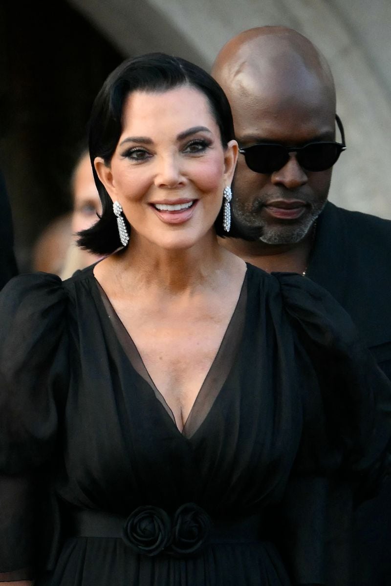 Kris Jenner accused of having six toes in latest photoshop controversy