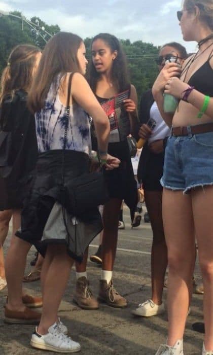 Malia was seen in August, after her 18th birthday, dancing and having fun with her friends at the Lollapalooza music festival in her hometown of Chicago.
<br>
Photo: Twitter/@idkdalia