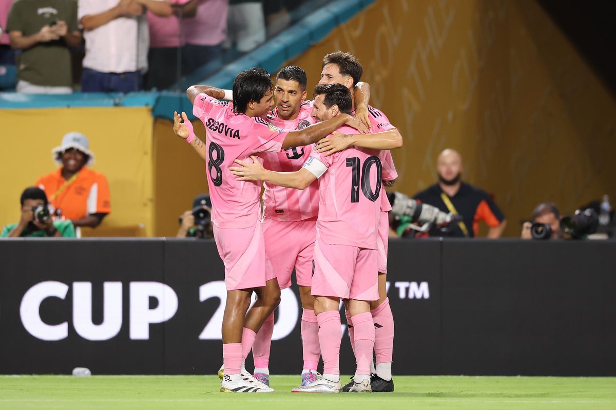  Tadeo Allende #21 of Inter Miami CF celebrates scoring his team's first goal with Luis Suarez #9, Lionel Messi #10, and Telasco Segovia #8 during the FIFA Club World Cup 2025 group A match between Internacional CF Miami and SE Palmeiras at Hard Rock Stadium on June 23, 2025 in Miami Gardens, Florida. (Photo by Hector Vivas - FIFA/FIFA via Getty Images)