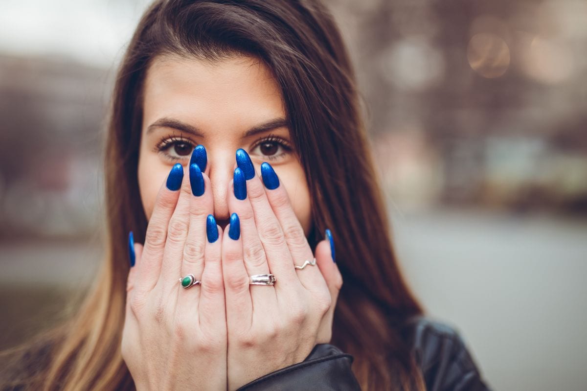 There are many ways in which you can try out this stylish manicure trend