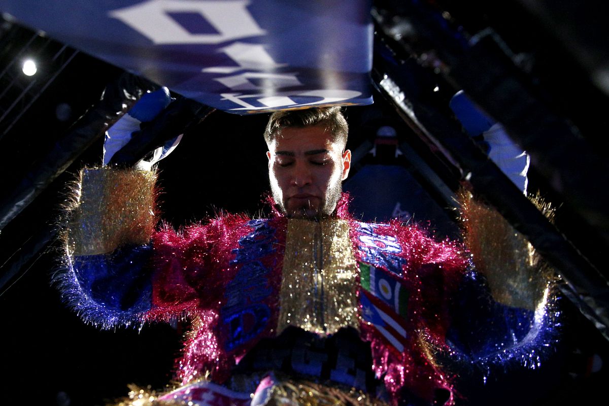 Prichard Colon has a moment to himself before fighting Terrel Williams in their super welterweights bout on October 17, 2015