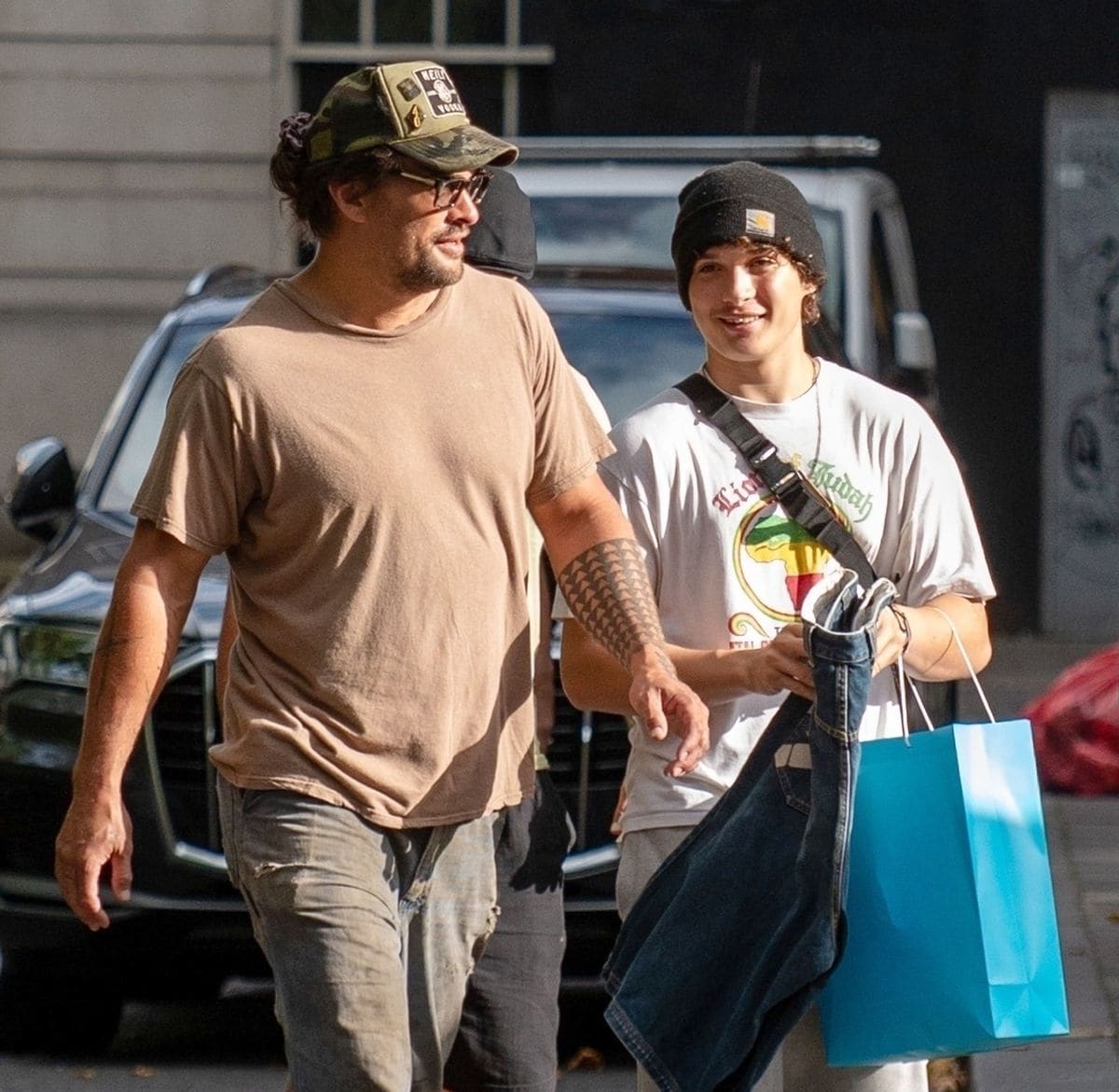 Jason Momoa was spotted spending quality time with his son, Nakoa-Wolf and girlfriend Adria Arjona during a relaxed family outing.