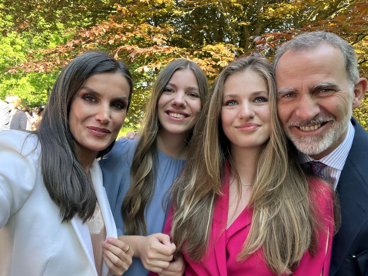 In this handout image provided by the Spanish Royal Household, King Felipe VI of Spain (R), Queen Letizia of Spain (L), Crown Princess Leonor of Spain (2R) and Princess Sofia of Spain (2L) attend the graduation of Princess Leonor of Spain at the UWC Atlantic College  on May 20, 2023 in Llantwit Major, Gales, United Kingdom. 