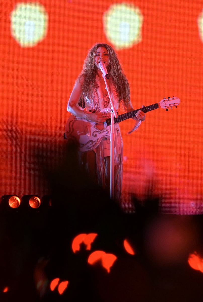 Shakira performs during her 'Las Mujeres ya no Lloran' world tour in Buenos Aires 
