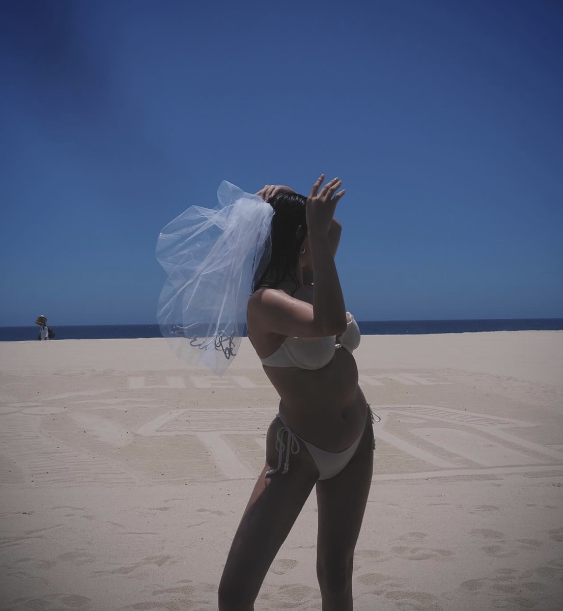 Selena showed off her body in a white bikini