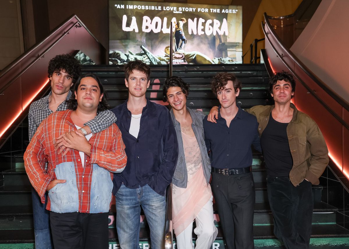 Carlos González shared why he believes La bola negra should be shown in schools, highlighting the importance of conversations about identity and history.