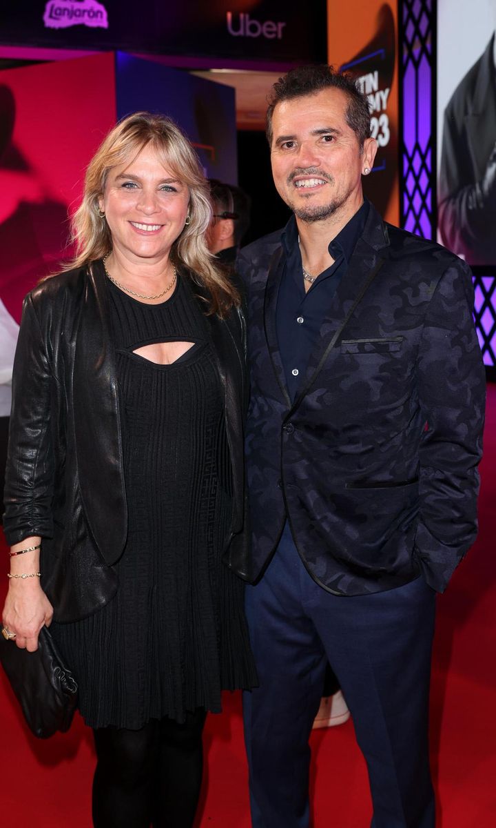 Justine Maurer y John Leguizamo