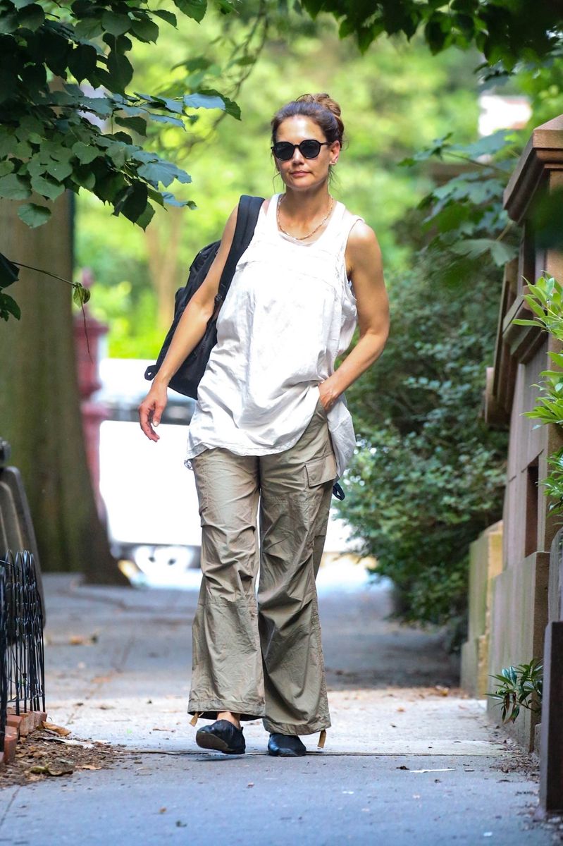 Katie Holmes kept her ensemble baggy and comfy with cargo pants, and black flats