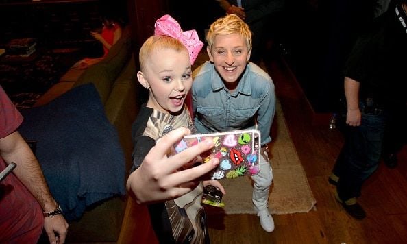 'Dance Moms' dancer JoJo Siwa snapped a selfie with Ellen DeGeneres backstage.
<br>
Photo: Getty Images