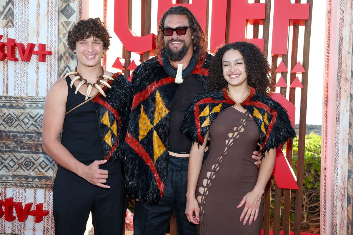 KAPOLEI, HAWAII - JULY 18: (L-R) Wolf Momoa, Jason Momoa and Lola Momoa attend the world premiere of the Apple TV+ drama series "Chief of War" at Ko Olina Beach Park on July 18, 2025 in Kapolei, Hawaii. (Photo by Darryl Oumi/Getty Images)