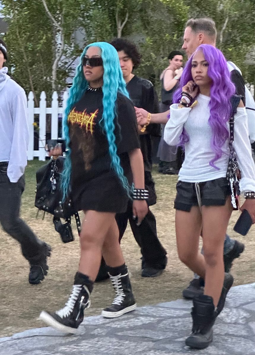 Even offstage, North commanded attention. She was spotted in the front rows watching artists like Justin Bieber and Young Thug, surrounded by friends and fans. 