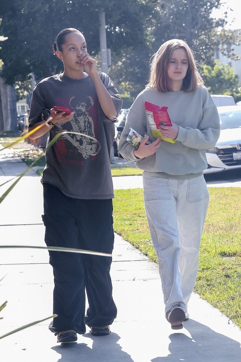 Vivienne Jolie and Keoni Rose visiting Shiloh at the dance studio