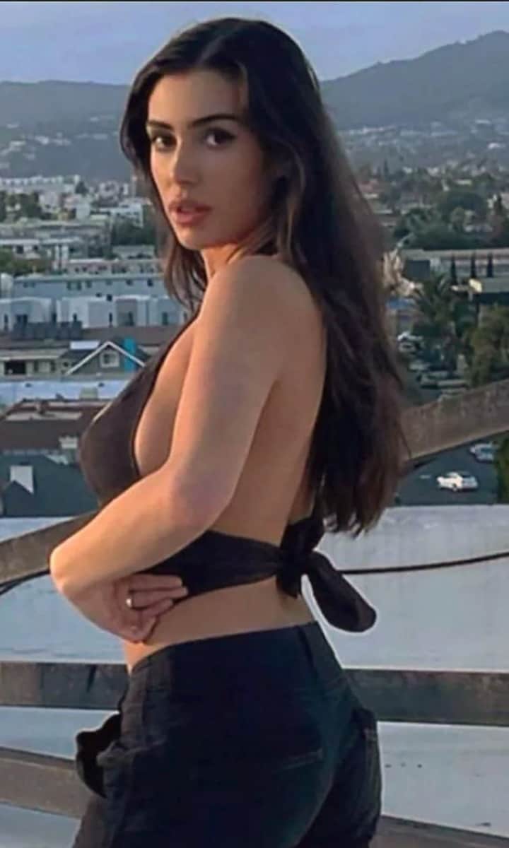 The Early Days: Natural Beauty and Casual Vibes
