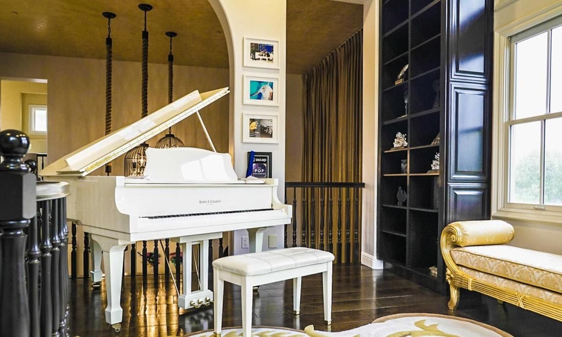 Selena Gomez mansion