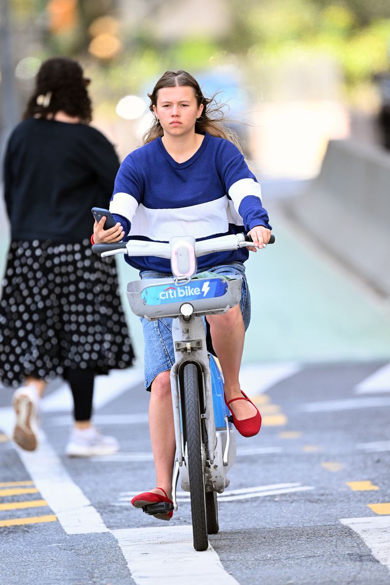 Matilda Ledger looks the spitting image of her late father Heath Ledger as she is spotted on a rare public outing while shopping in New York. Matilda wore an A-line denim skirt and red pumps. This is the first time Matilda has been photographed in 10 months.
***