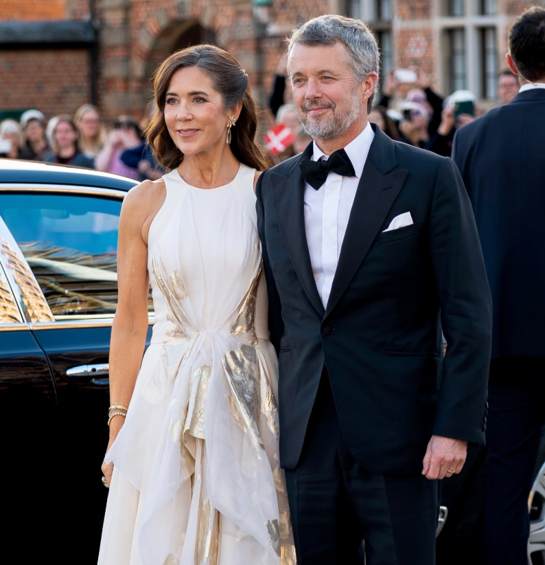 Queen Mary’s dreamy white dress had a striking detail at King Frederik’s portrait unveiling