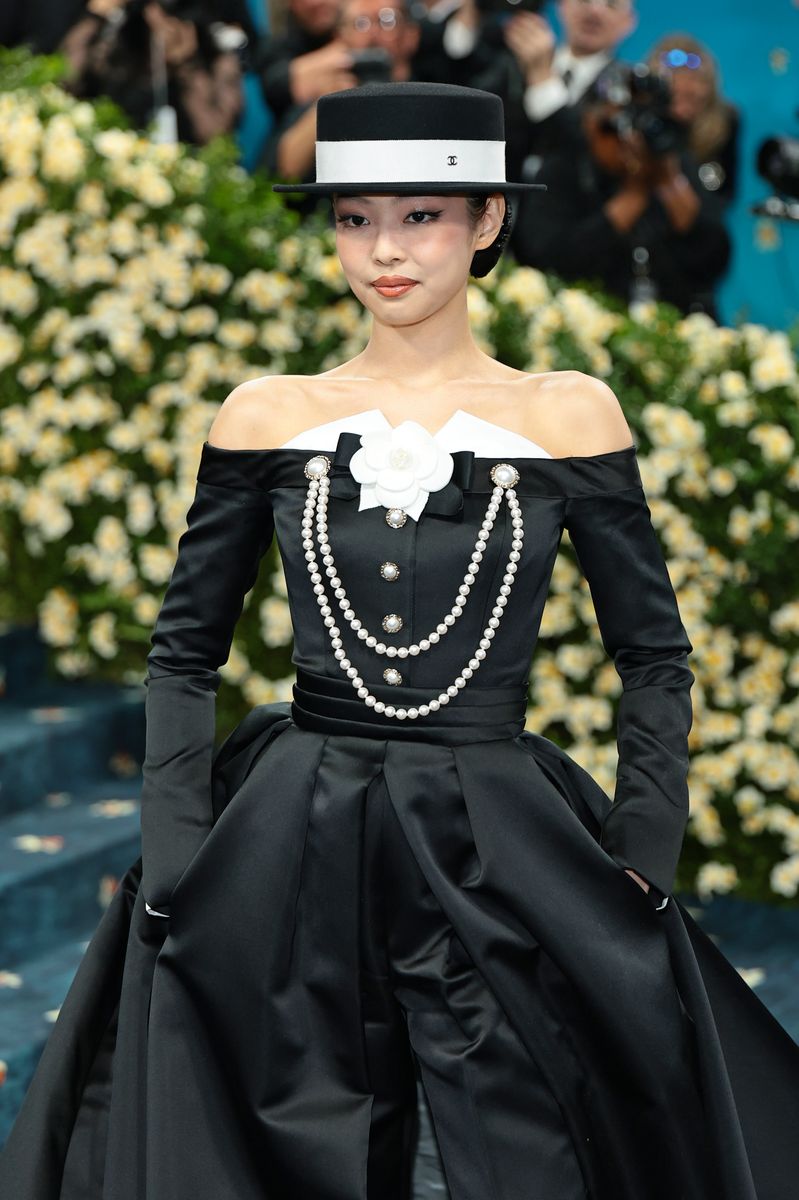 Jennie attends the 2025 Met Gala 