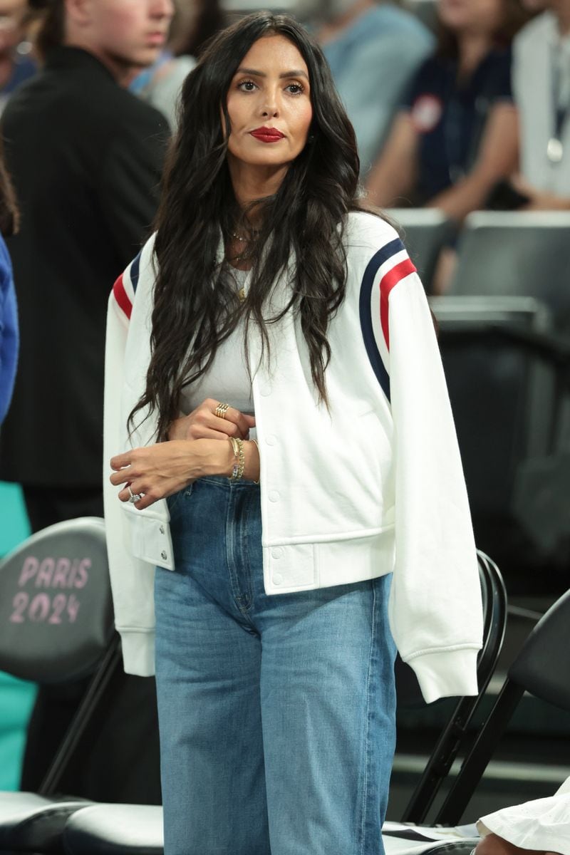 Vanessa Bryant asiste al partido de la medalla de oro femenino de baloncesto entre el equipo de Francia y el equipo de EE. UU. El día dieciséis de los Juegos Olímpicos de París 2024 en el Bercy Arena el 11 de agosto de 2024 en París, Francia. (Foto de Jean Catuffe/Getty Images)