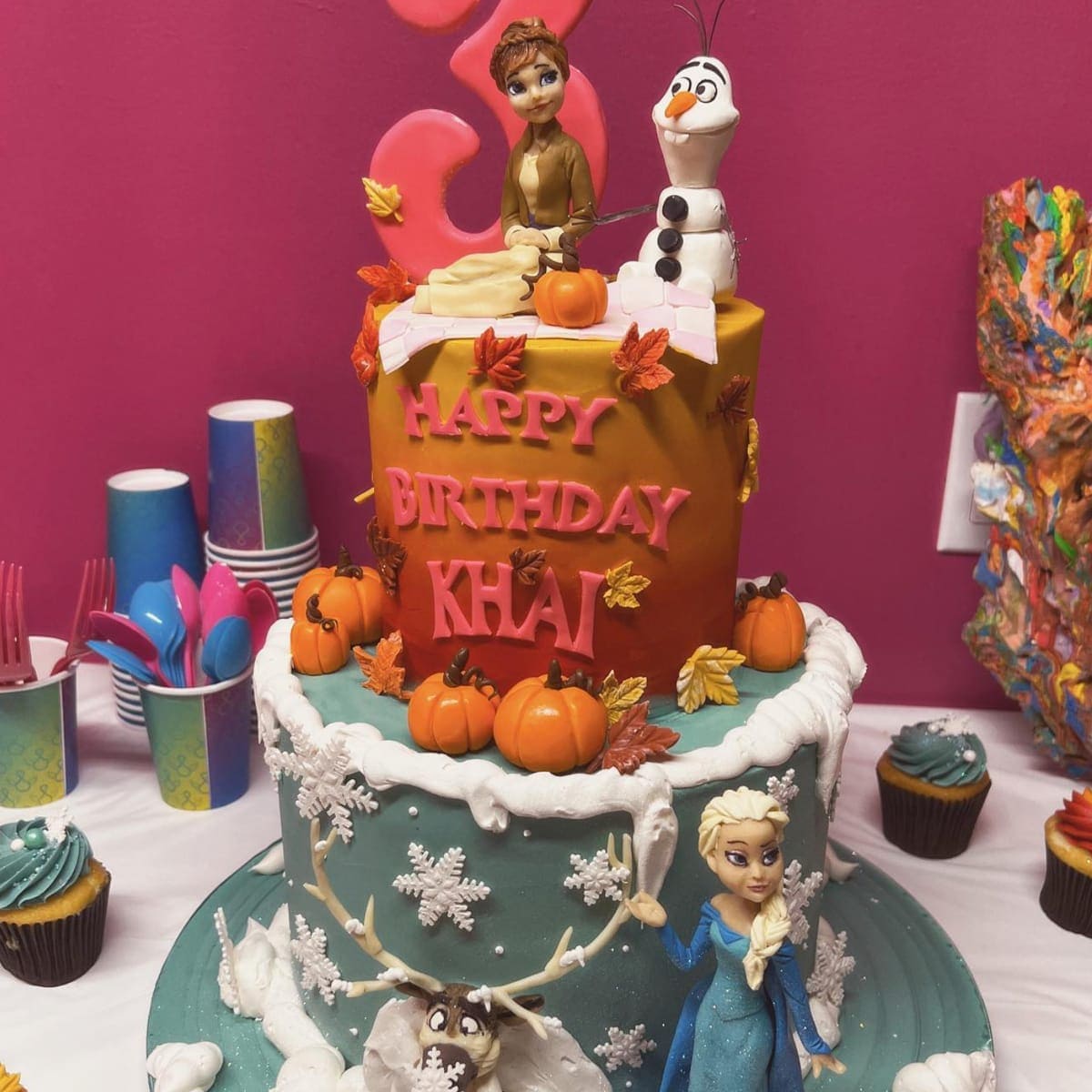  Gigi and Zayn had similar birthday cakes made for Khai 