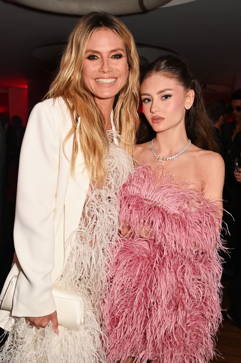 Heidi Klum no puede contener su orgullo después de que su hijo hace un debut en la Semana de la Moda de París
