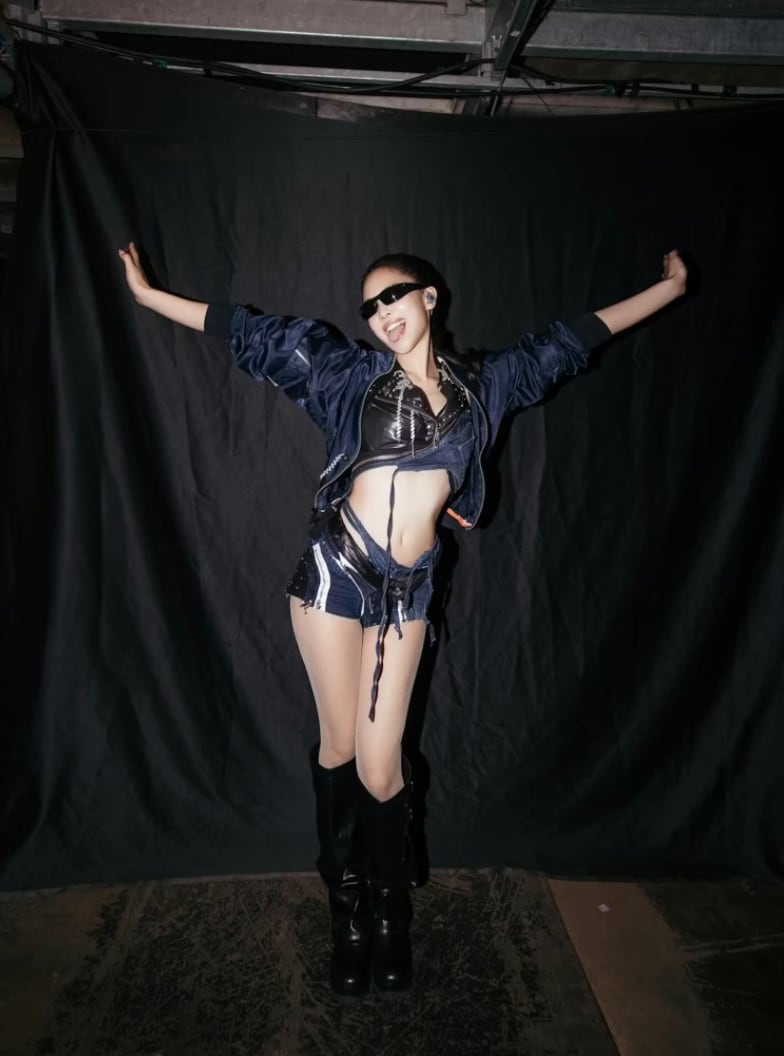 By the end of the night, she fully embraced an edgy vibe with a biker-inspired bra, layered beneath a navy nylon jacket