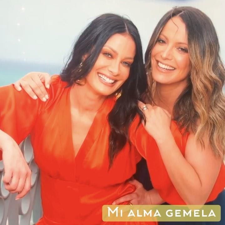 Dayanara Torres and her sister Jeanette look just alike