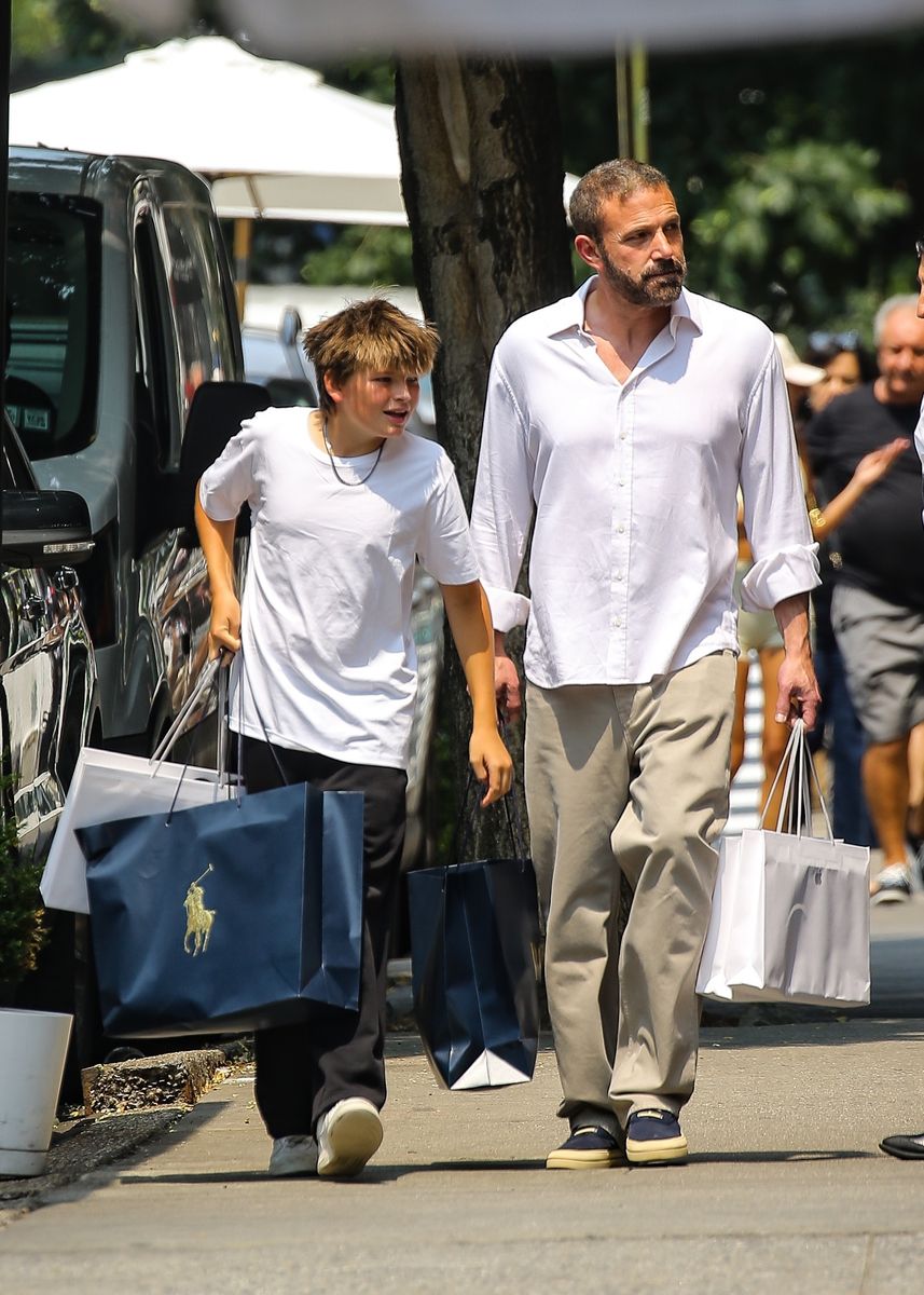 Ben Affleck enjoys father-son shopping trip with son Samuel in New York ...