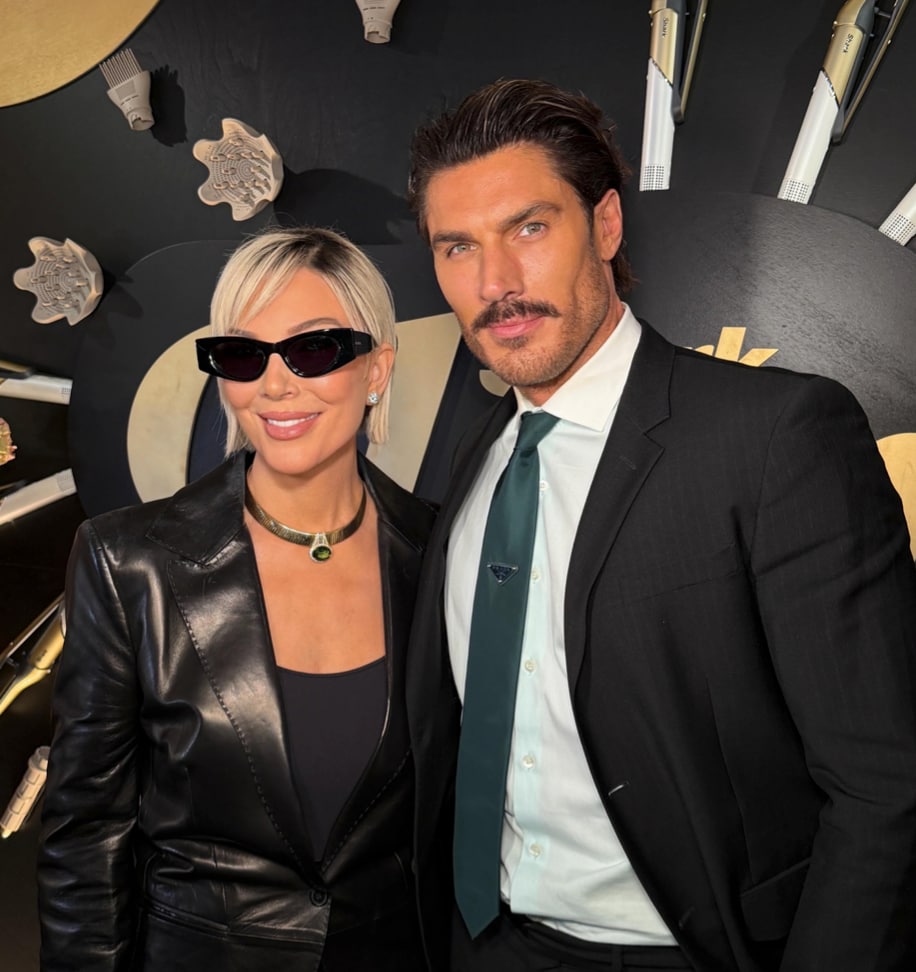 Kris Jenner’s latest beauty transformation has sent fans into a frenzy, and not just because she ditched her signature black pixie. 