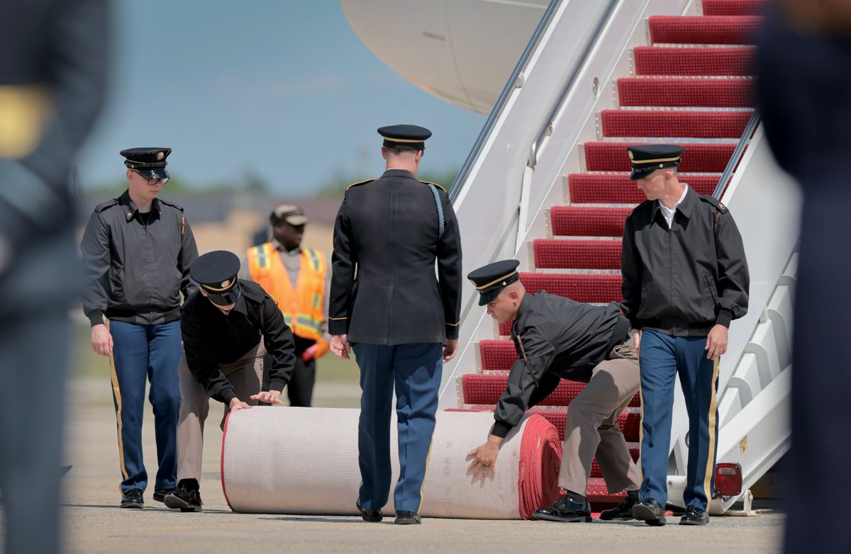 As the plane taxied and came to a stop, a red carpet was rolled into place at the foot of the stairs, setting the tone for the beginning of a high-profile state visit tied to America’s 250th anniversary.