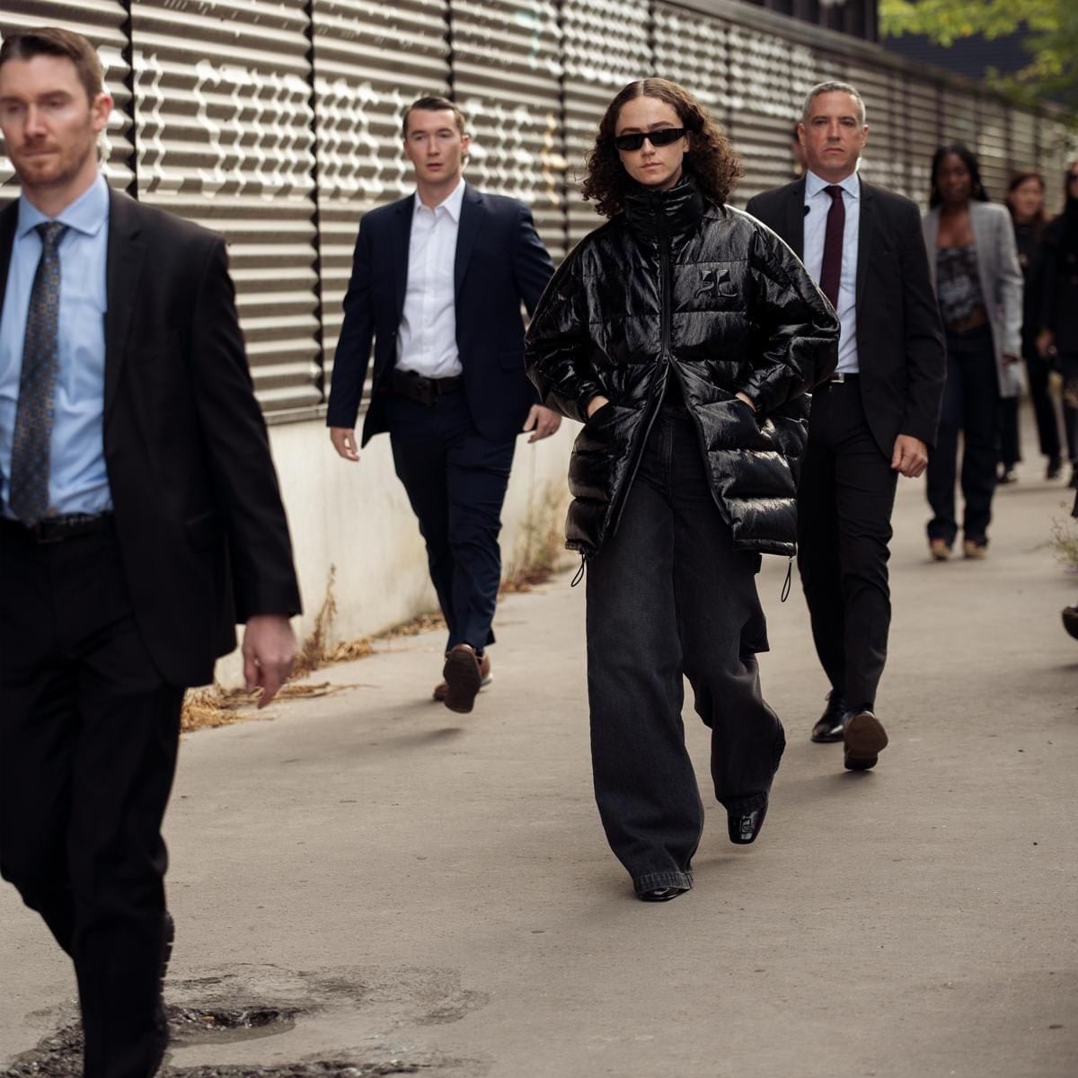 Street Style - Paris Fashion Week - Womenswear Spring/Summer 2023 : Day Three