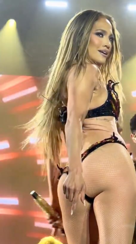 Just weeks before she returns to Las Vegas, Jennifer Lopez is reminding fans exactly why she remains one of pop’s most dazzling performers.