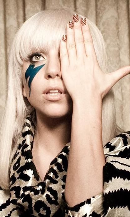 Lady Gaga con maquillaje de Poker Face