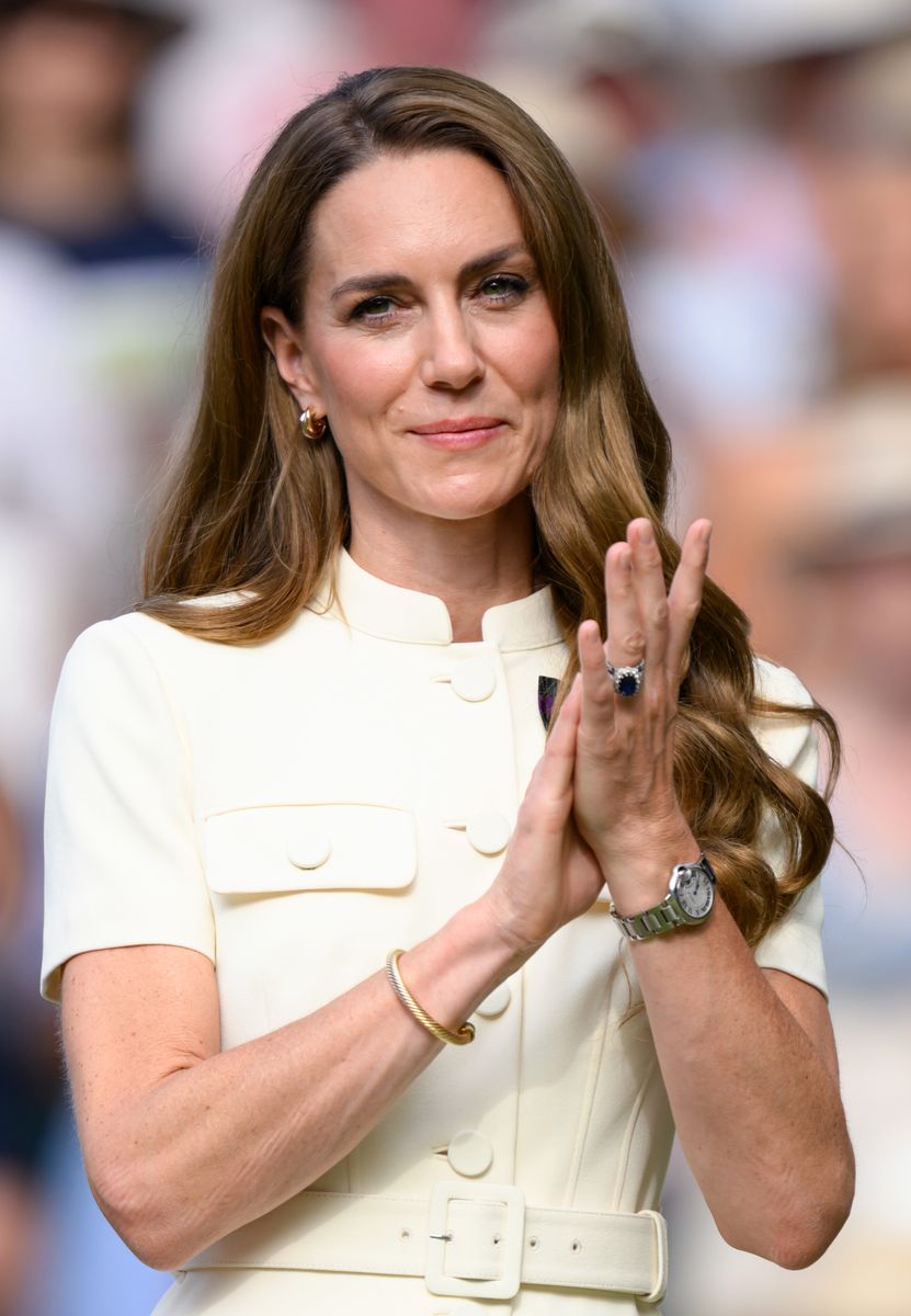  Discover the seven timeless Kate Middleton beauty choices that continue to inspire women everywhere, from soft waves and glowing skin to polished makeup and classic nails.