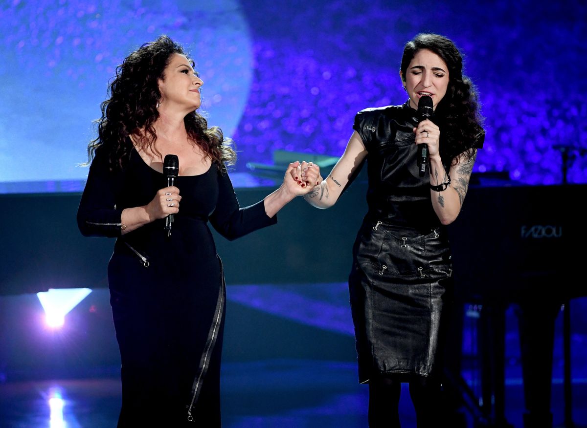  Gloria Estefan (L) and her daughter Emily Estefan perform onstage at Q85: A Musical Celebration for Quincy Jones at the Microsoft Theatre on September 25, 2018 in Los Angeles, California.  (Photo by Kevin Winter/Getty Images)