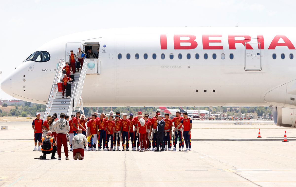 Spain’s World Cup champions arrive in Madrid with the trophy after their historic victory over Argentina.