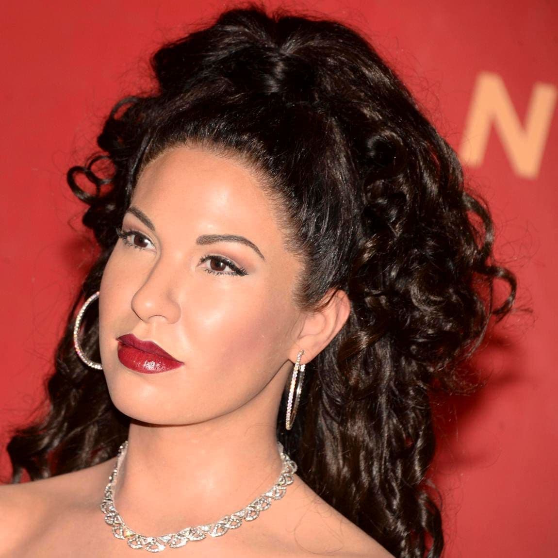 Selena Quintanilla hairstyle