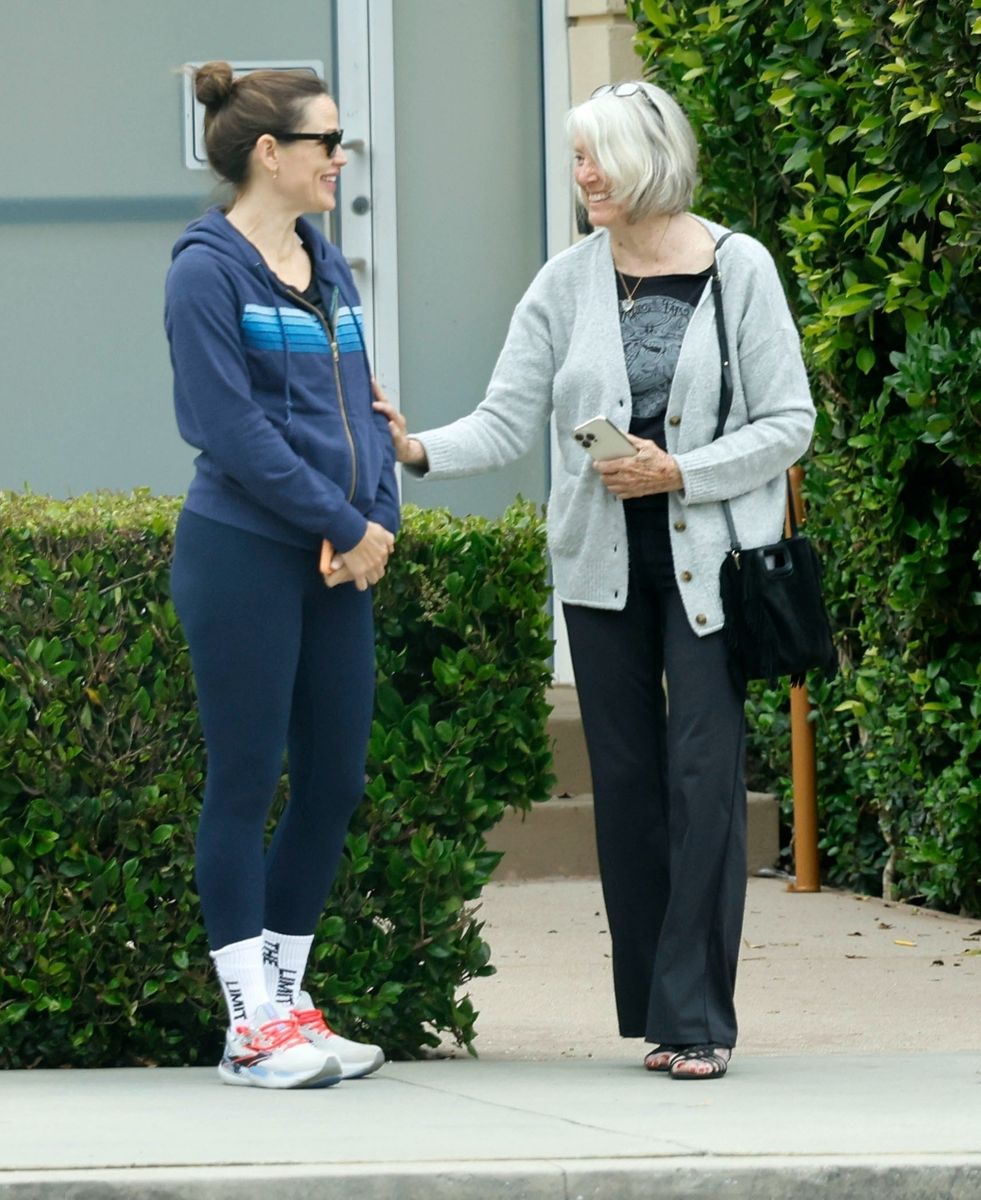 Chris was always affectionate towards Jennifer (2024)