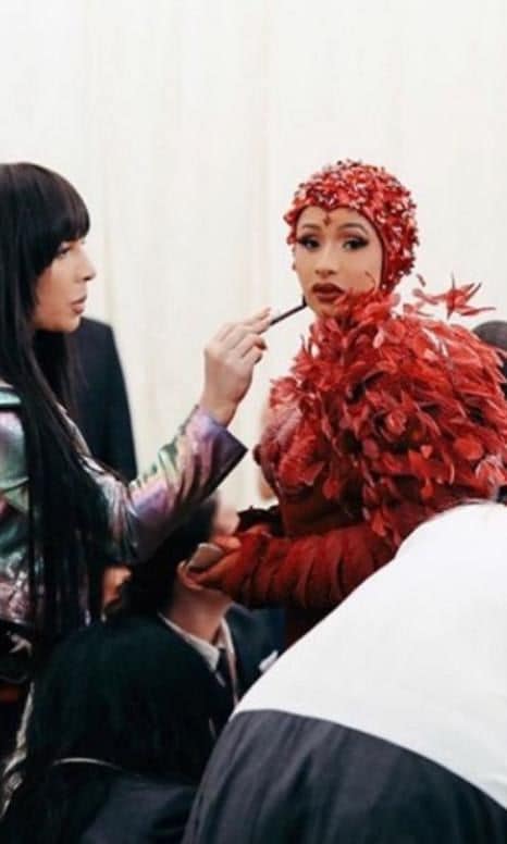 Cardi B con su maquilladora Erika La ‘Pearl