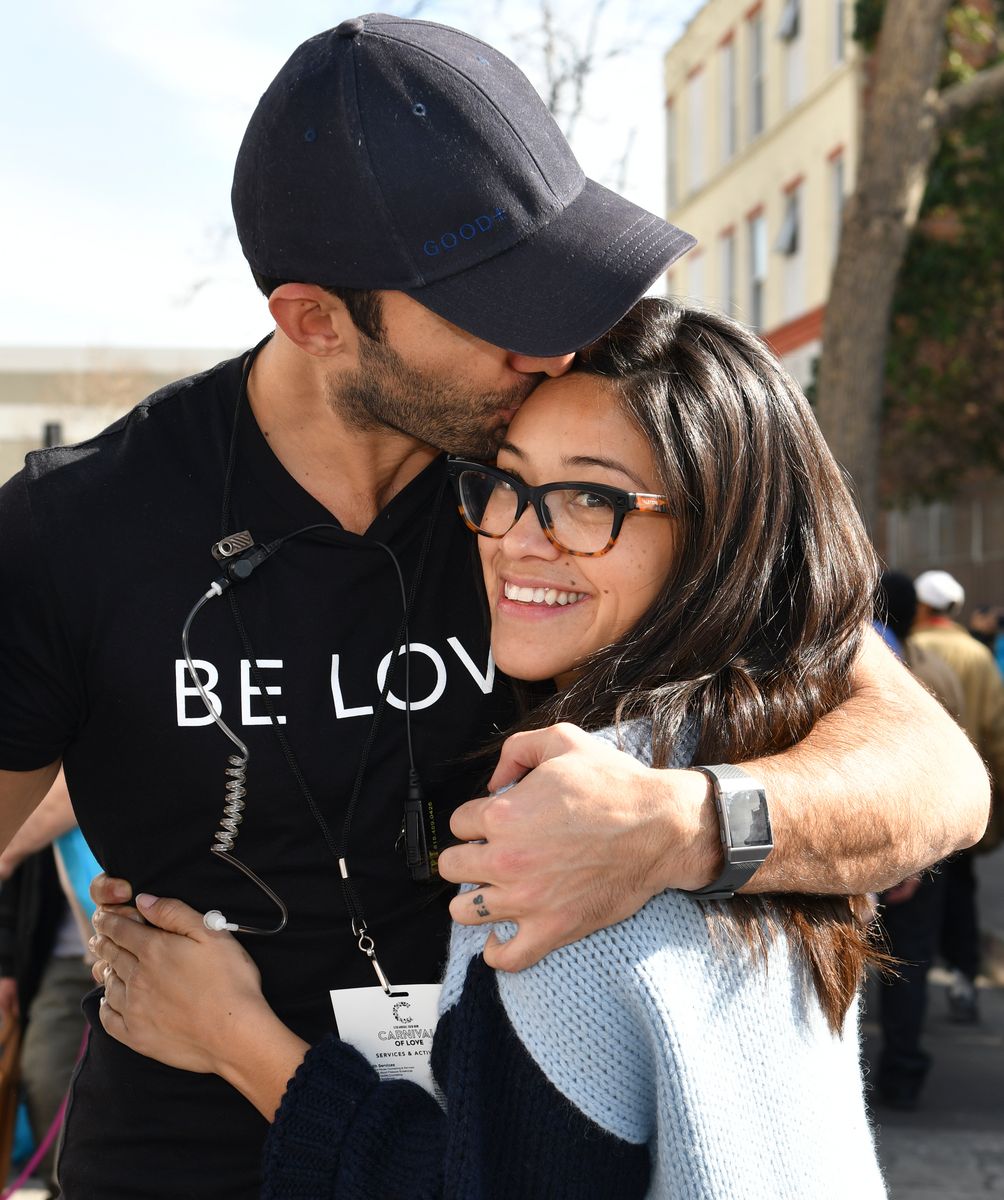 Justin Baldoni (L) and Gina Rodriguez on January 26, 2019 in Los Angeles, California.
