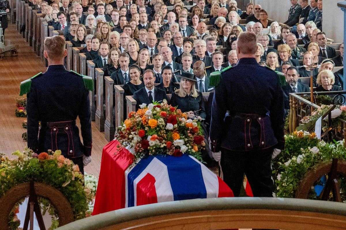The Norwegian monarch took on a deeply personal role as the royal family said their final goodbye to Princess Astrid.