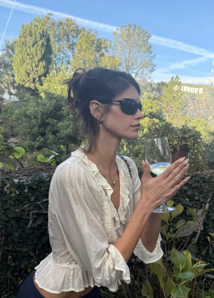 Kaia has also mastered the art of laid-back, West Coast glamour, whether she’s hitting the gym or stepping onto the red carpet. 