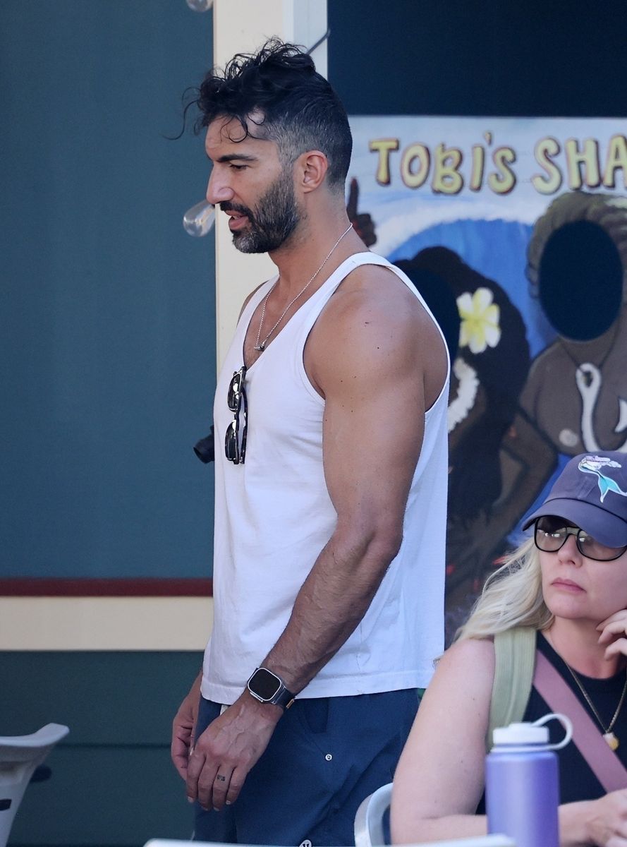 Justin Baldoni is seen for the first time with a new haircut amid Blake Lively legal battle