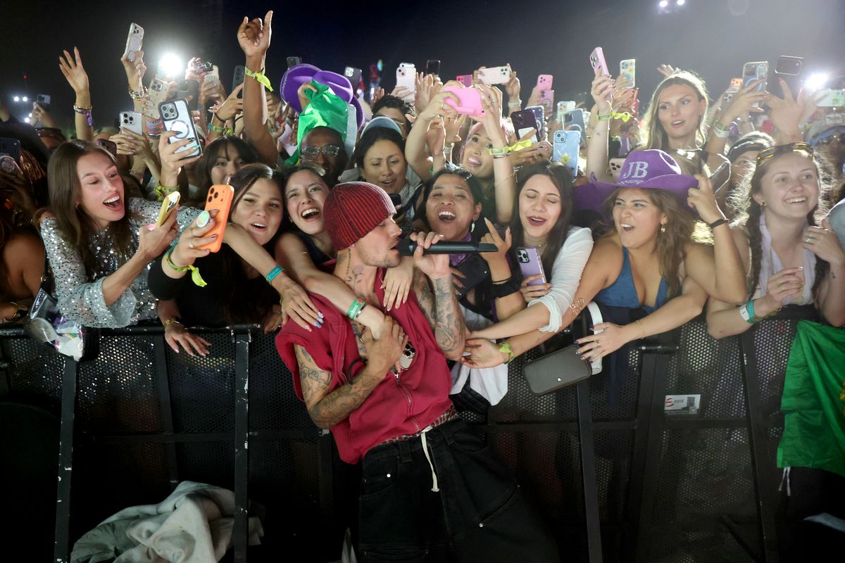  Justin Bieber performs at the Coachella Stage during the 2026 Coachella Valley Music and Arts Festival at Empire Polo Club on April 18, 2026 in Indio, California. 