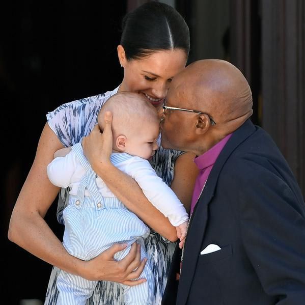 Desmond Tutu kisses Archie´s forehead