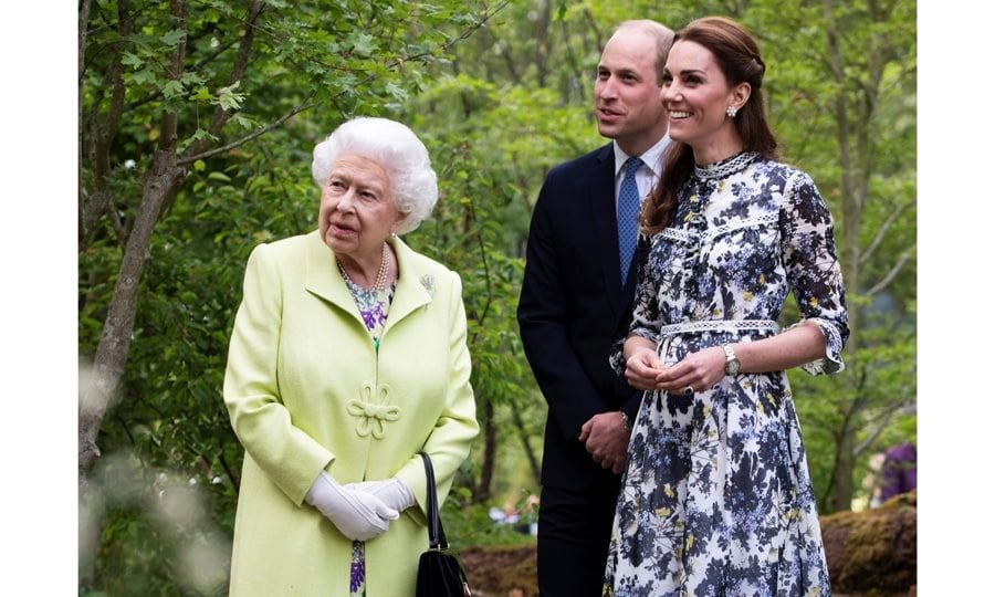 Queen Elizabeth hosts Kate, William, more at Balmoral