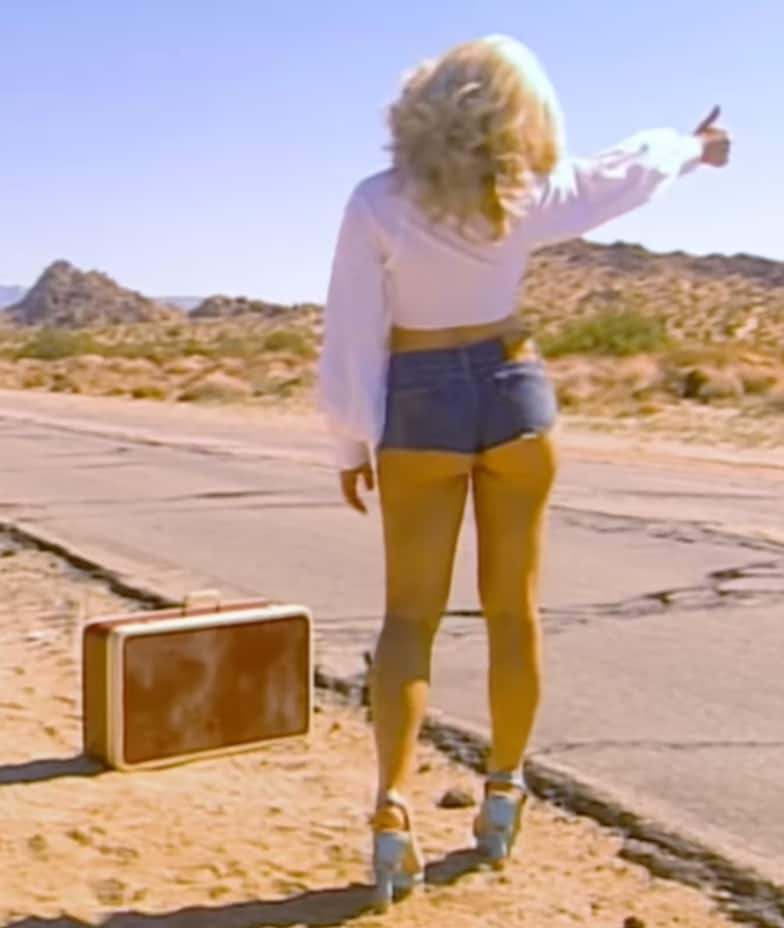 Sabrina Carpenter rocks micro Daisy Dukes 