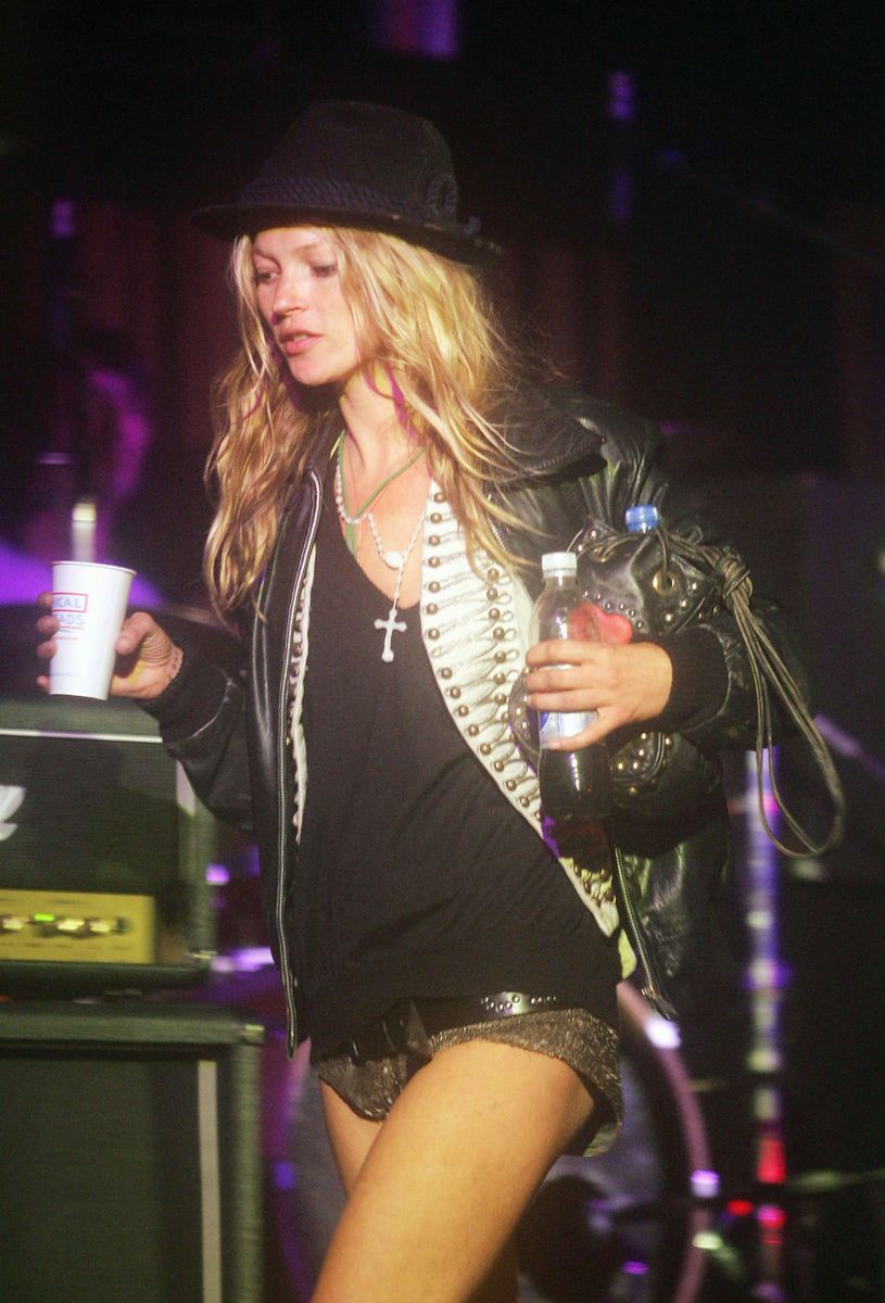  Kate Moss walks across the Leftfield Stage on her way to watch her boyfriend Pete Doherty and his band Babyshambles perform, on the second day of the Glastonbury Music Festival 2005 at Worthy Farm, Pilton on June 25, 2005 in Somerset, England. The festival runs until June 26. (Photo by Matt Cardy/Getty Images) 